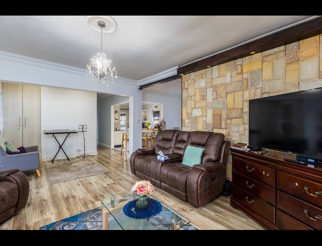3 BEDROOM FREESTANDING FOR SALE IN PANORAMA